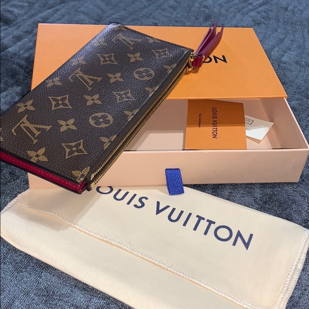 Louis Vuitton Adele Wallet😍
